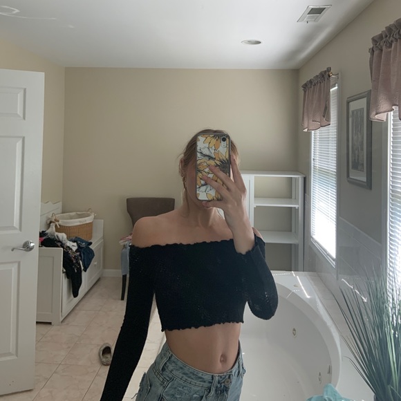 off the shoulder black crop top - Picture 1 of 2